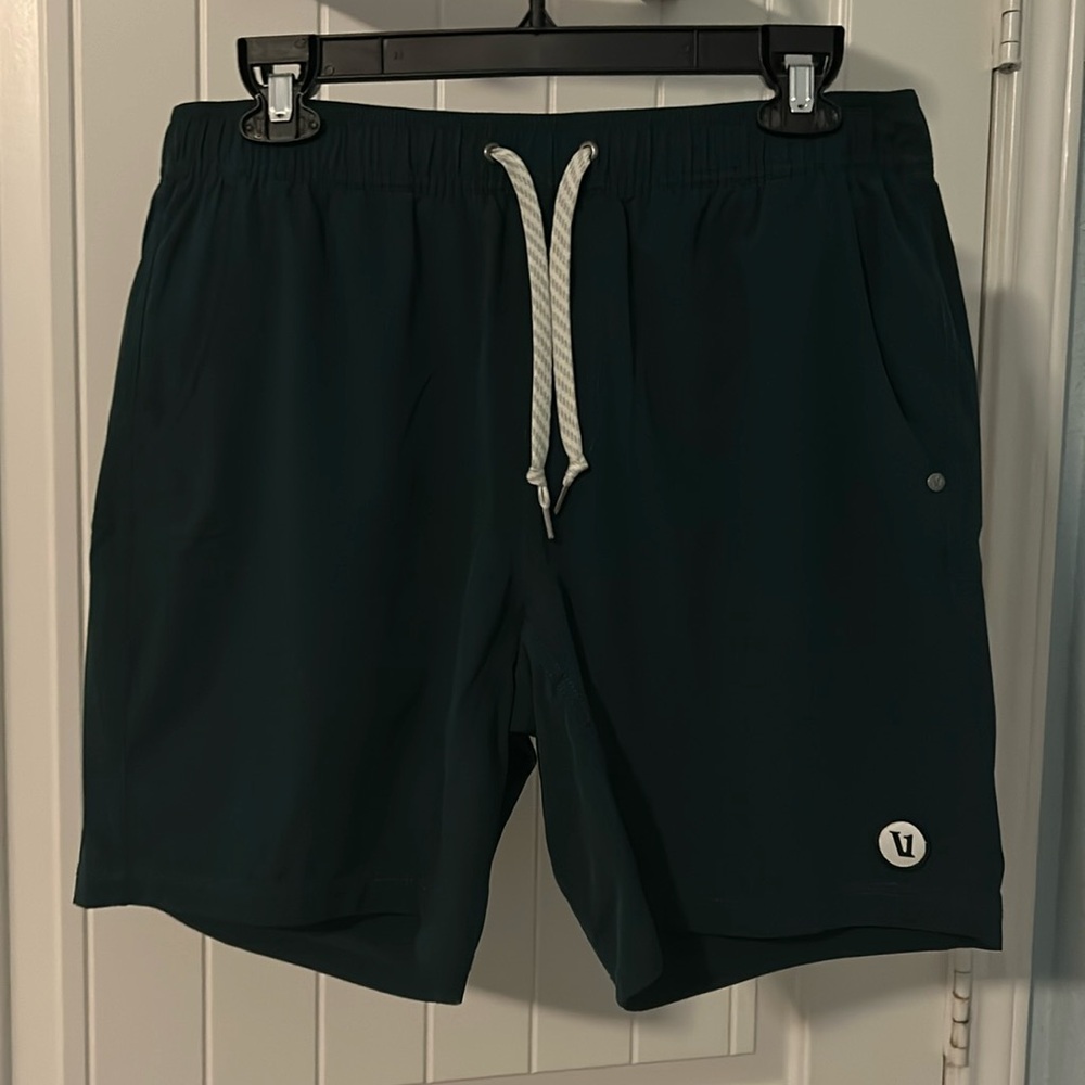 Vuori Men’s Kore Shorts size L, dark green, lined, 7” inseam
